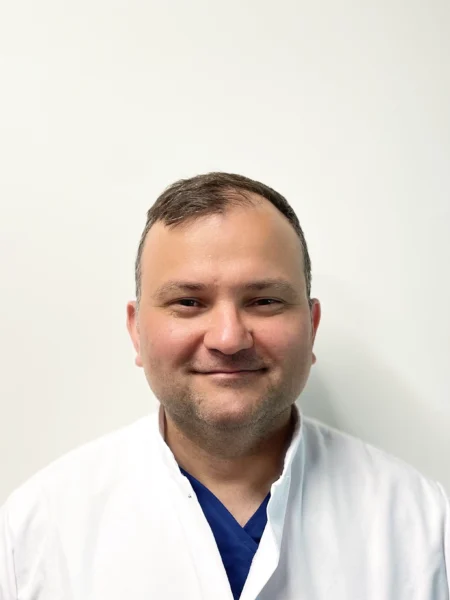 Dr. Rahman Korkmaz, oogarts bij het Nationaal Oogcentrum.