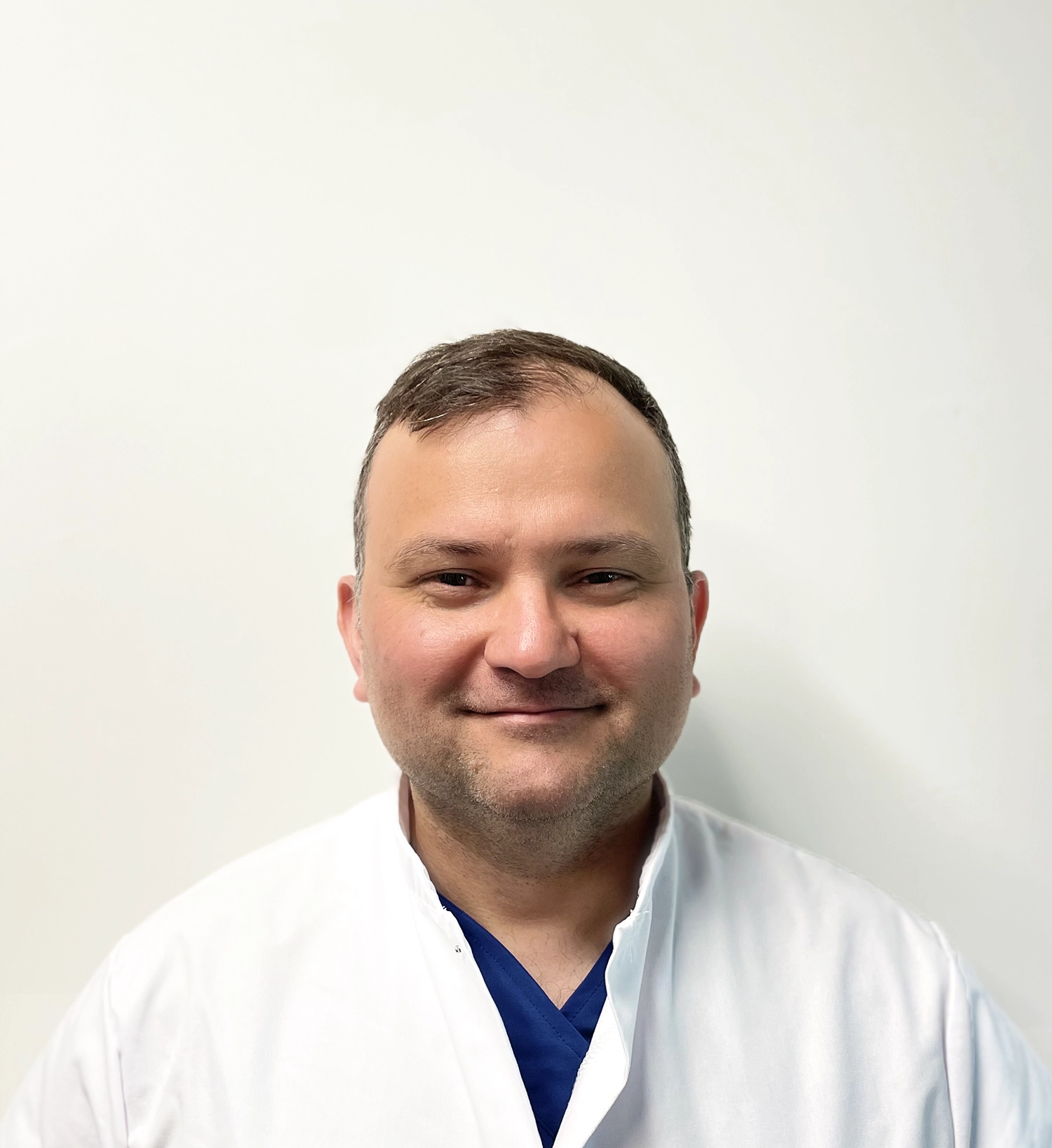 Dr. Rahman Korkmaz, oogarts bij het Nationaal Oogcentrum.