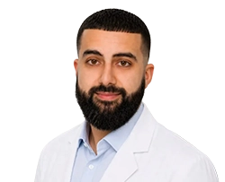 Optometrist Ali Awad van het Nationaal Oogcentrum